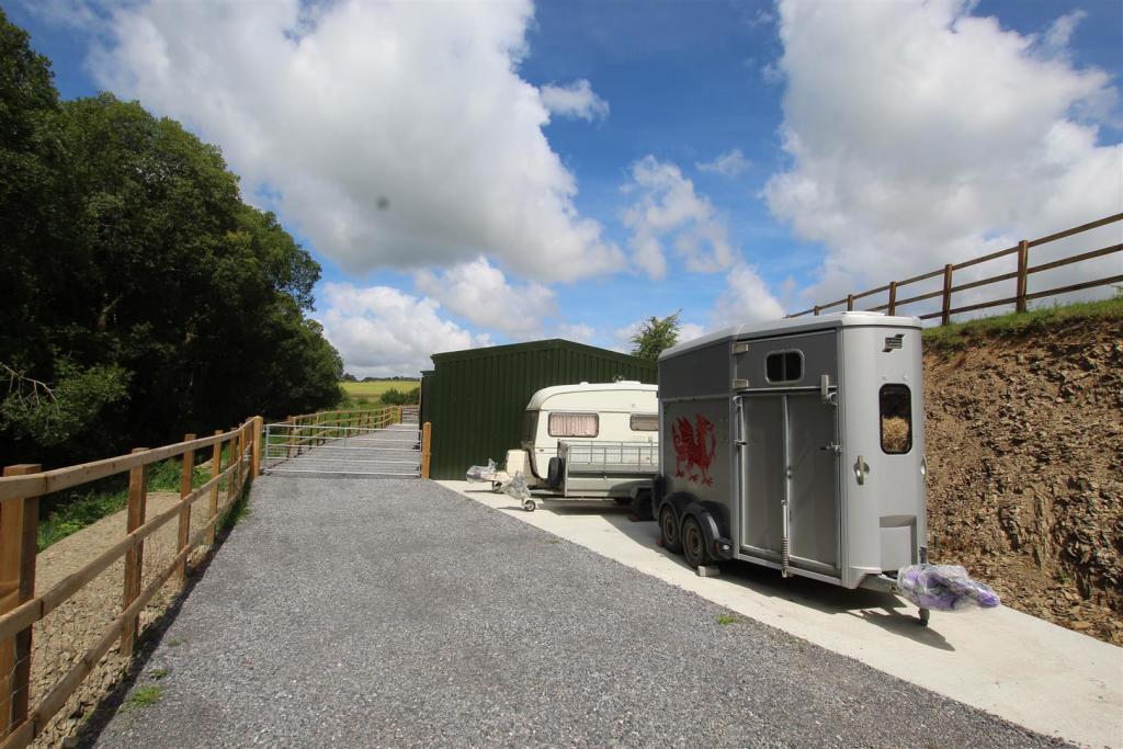stable yard.JPG