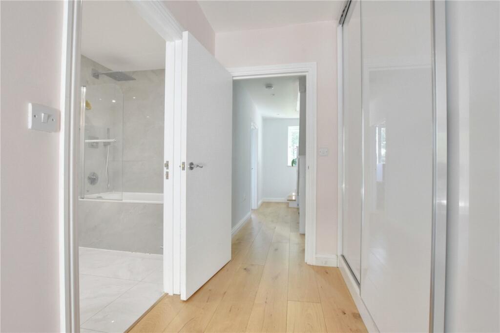 Bedtoom/En-Suite