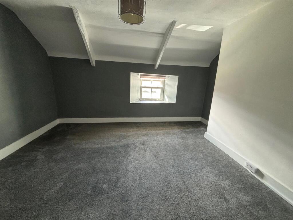 bed 2.jpg