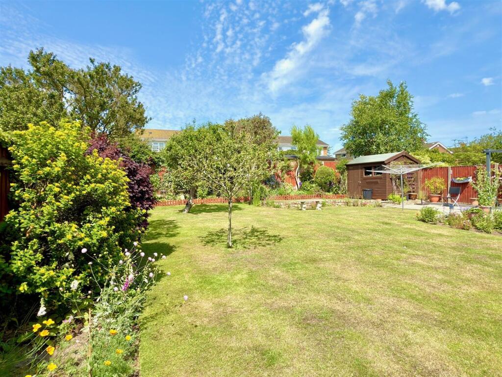 GARDEN LAWN AREA.jpg