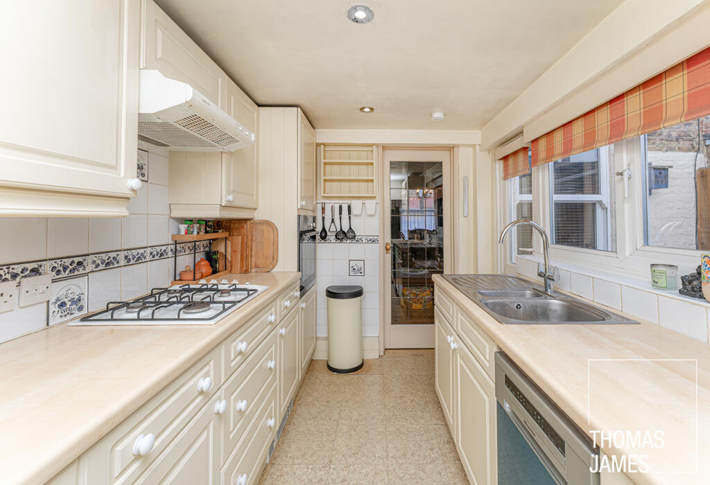 Morley Avenue, plenty of storage