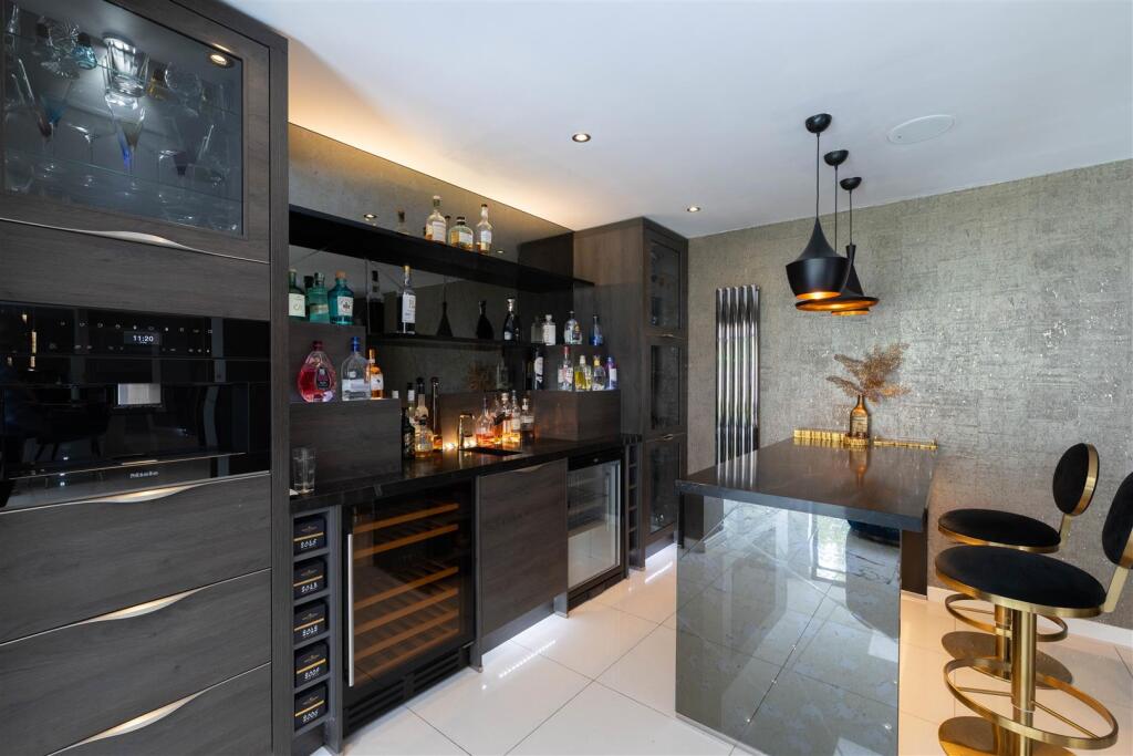 Bar/Lounge Area