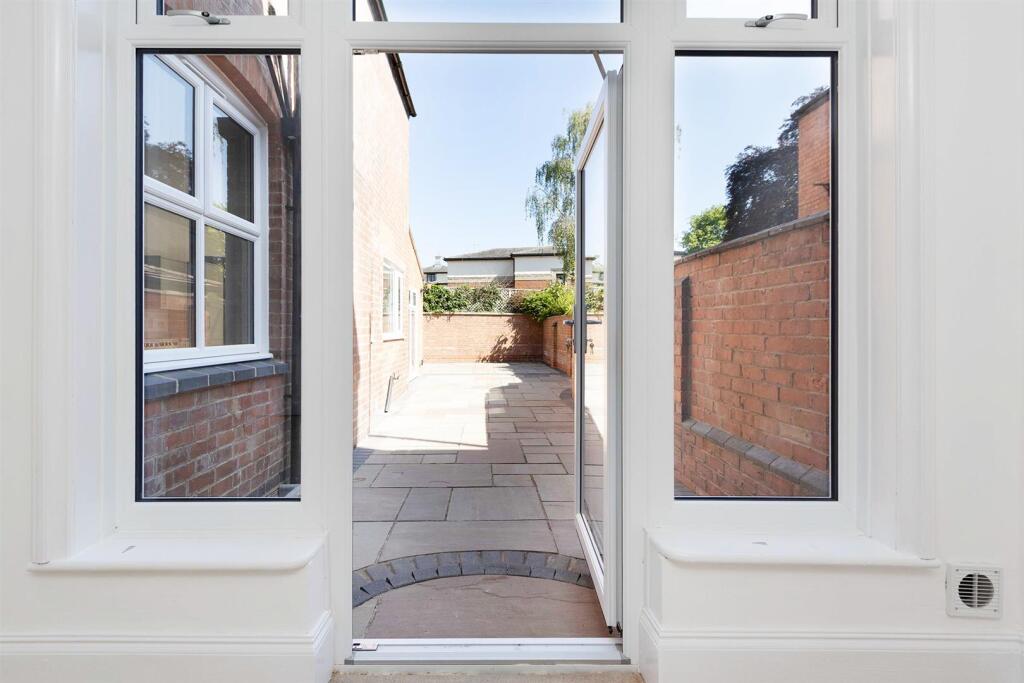 8 Elsee Road, Rugby (14).jpg