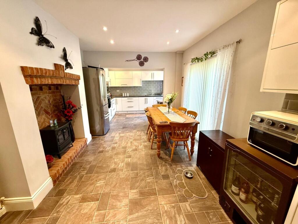 6 queen street-kitchen 3