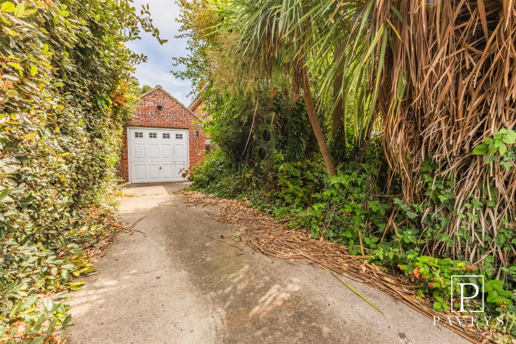 DETACHED GARAGE