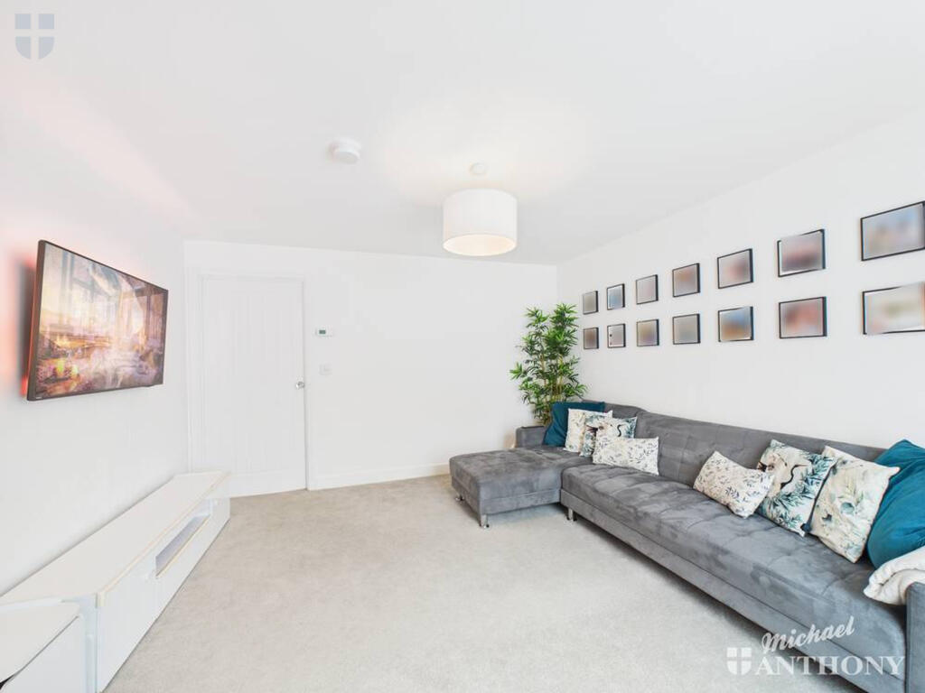 CAM03218G0-PR0790-STILL002-thumbnail-h750-70