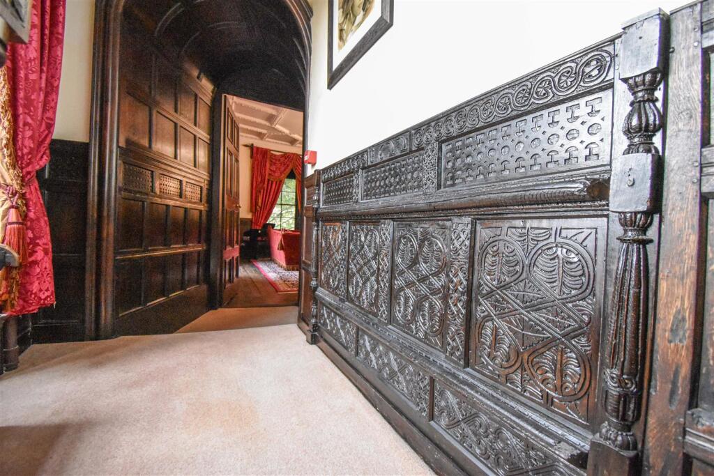 Baron's Wing Rear Hall b.jpg