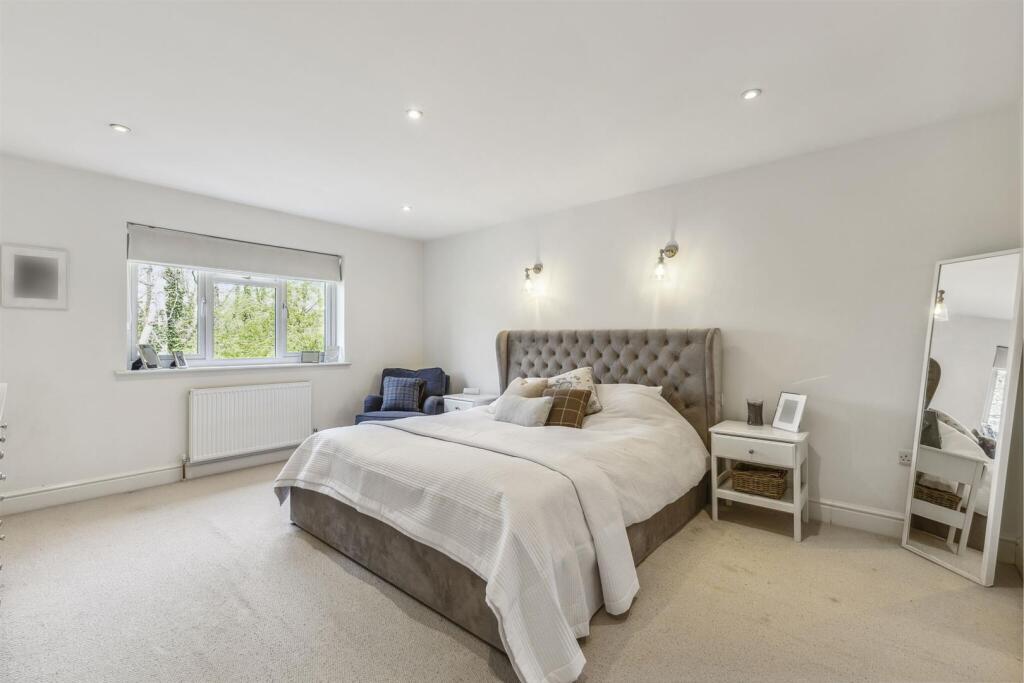89601_1B Mytchett Road Mytchett(15)_low.jpg