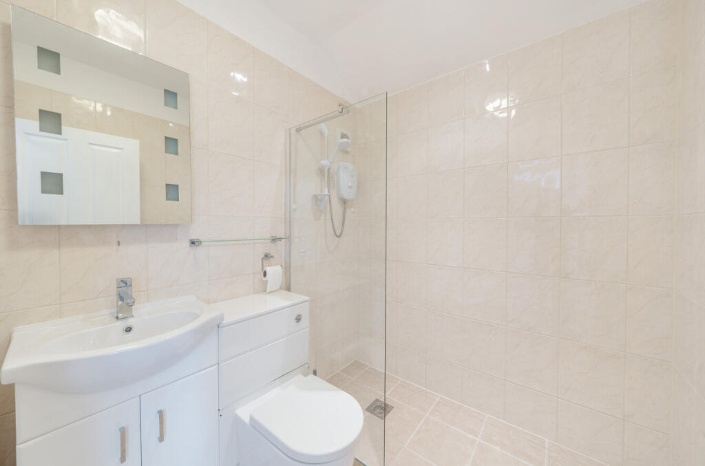 1305048-10-6841d4...