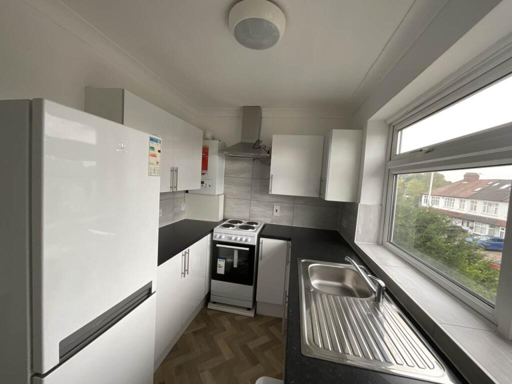 57 Roding Lane North