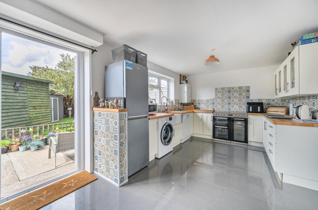 1343720-6-68b5952...