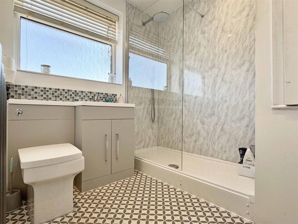 Shower Room.jpg