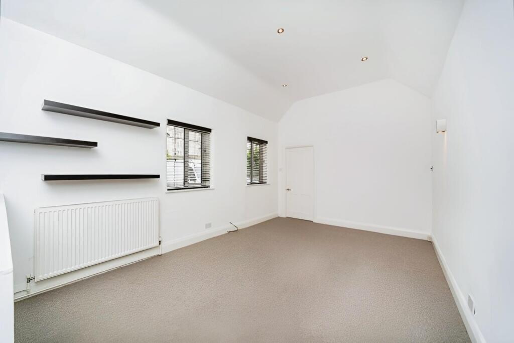 Livingroom2.jpg
