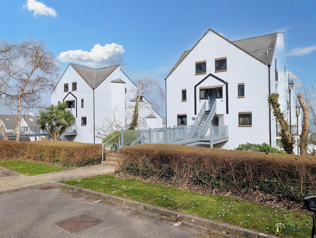 Entrance to Seaview Bay