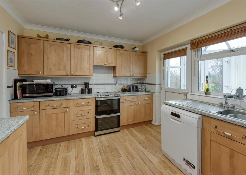 2 Fair Oak Drive-kitchen2.jpg