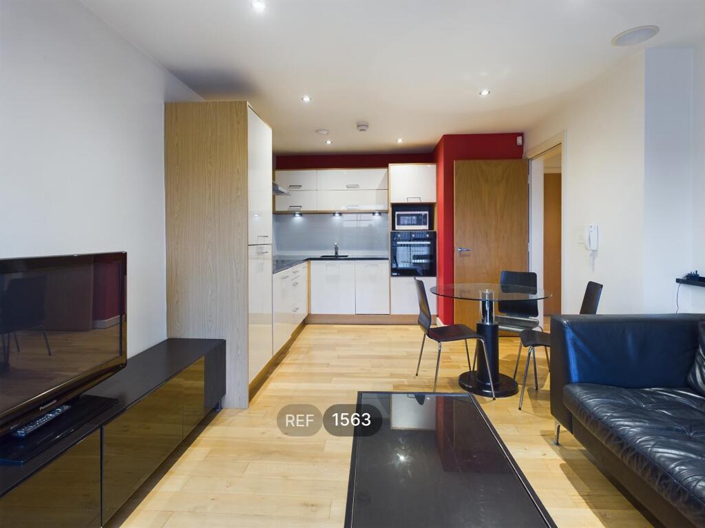 Kitchen &amp; Living area