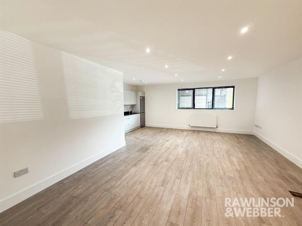 WhatsApp Image 2025-06-23 at 15.53.27.jpg