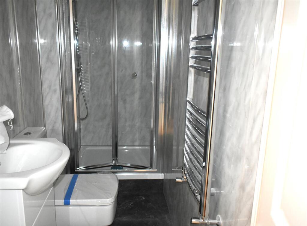 SHOWER ROOM .JPG