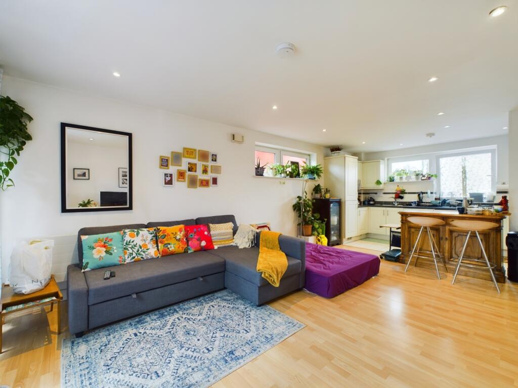 CAM01909G0-PR0059-STILL007