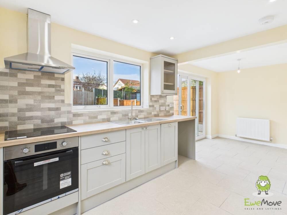 Kitchen - Emily Dimelow Ewemove Whitchurch and Nan