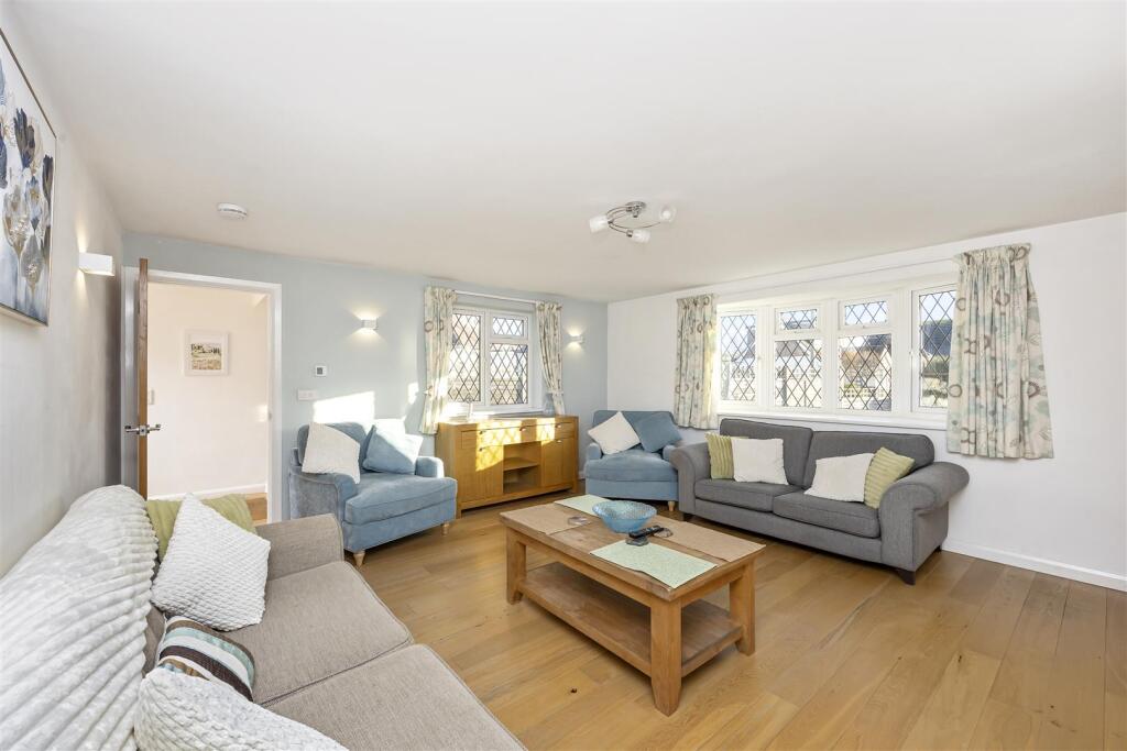 Courtlands Close 8-018.JPG