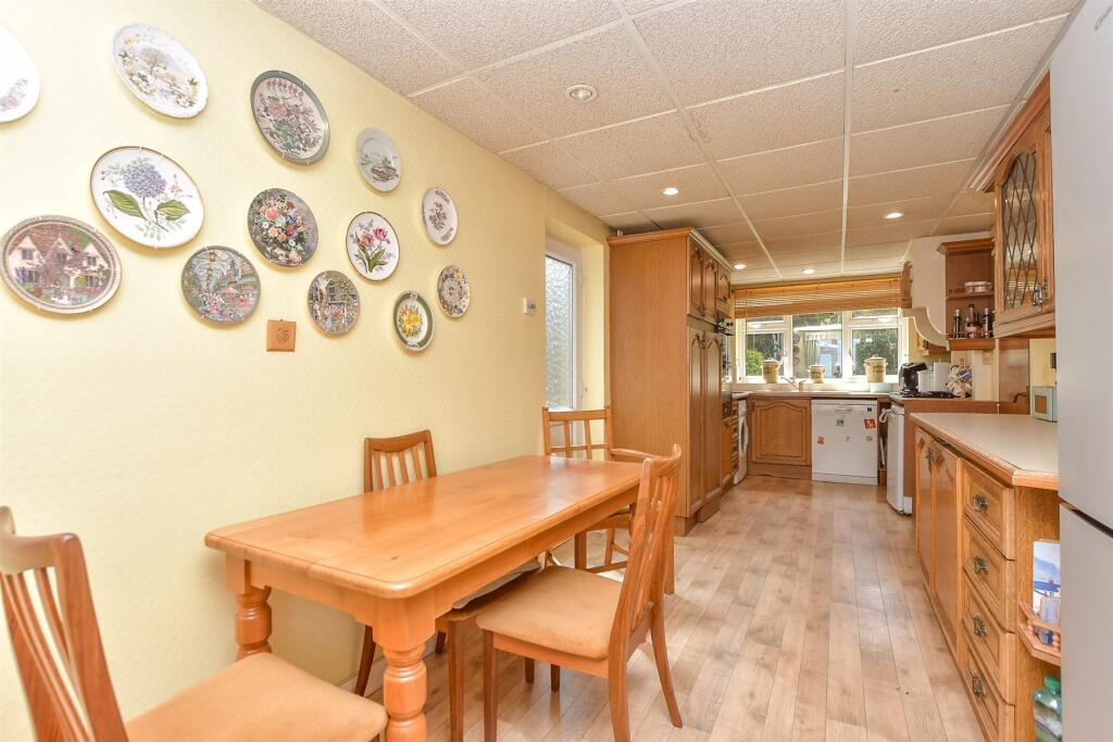 Kitchen/ Breakfast Room