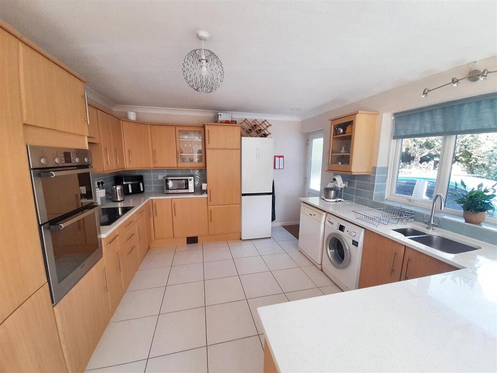 Kitchen / dining room