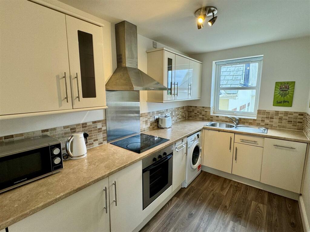 20 Pentire Mews Kitchen