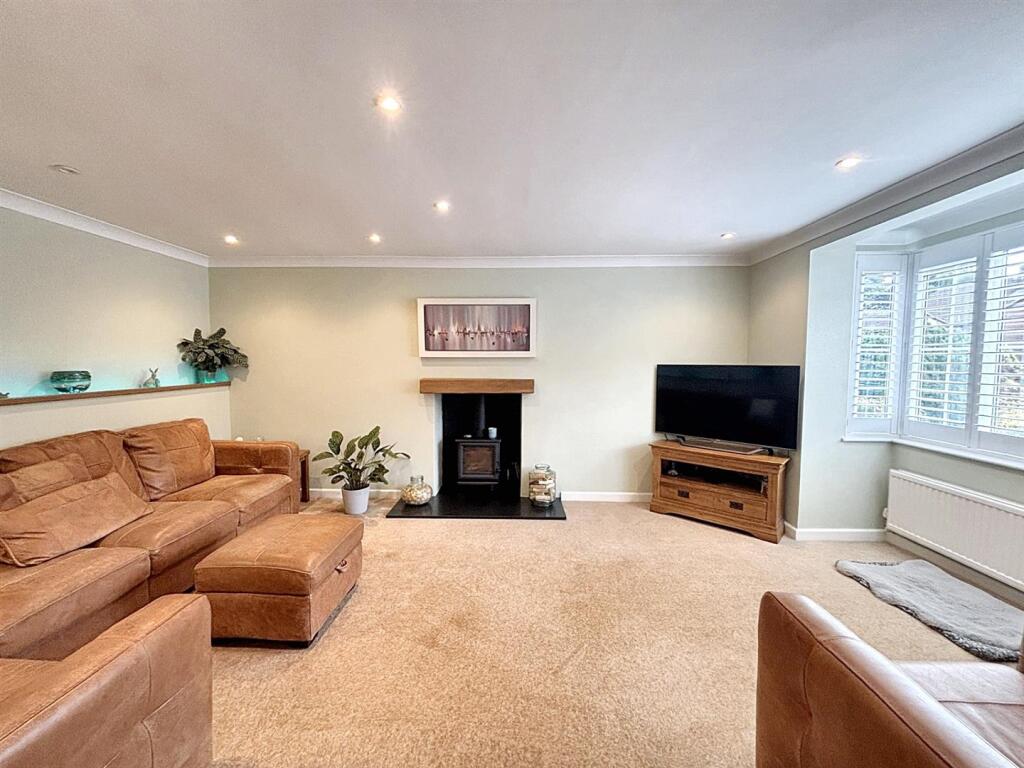 Living room 3.jpg