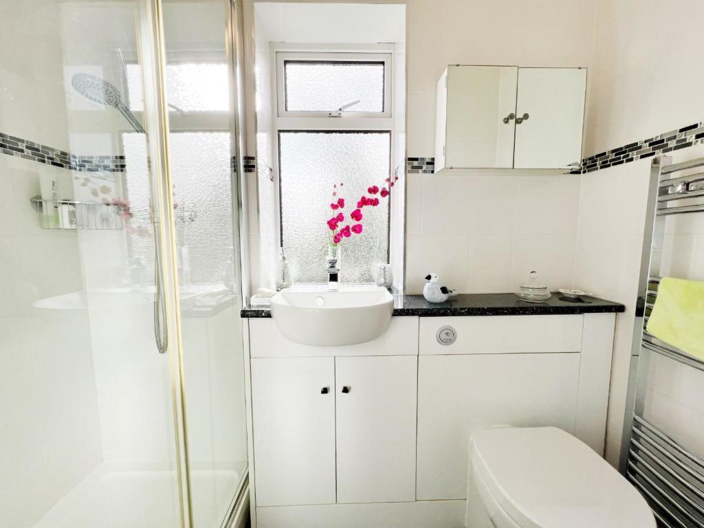 Shower Room.jpg