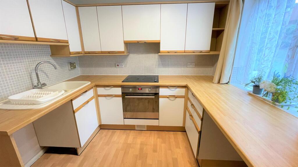 Kitchen (2).jpg