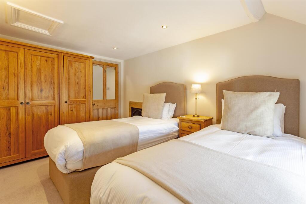 Bedroom 2-2.jpg