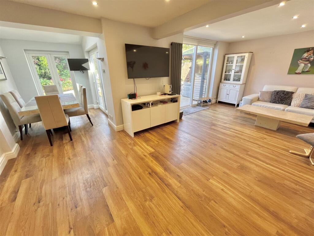 Lounge Dining Room 2