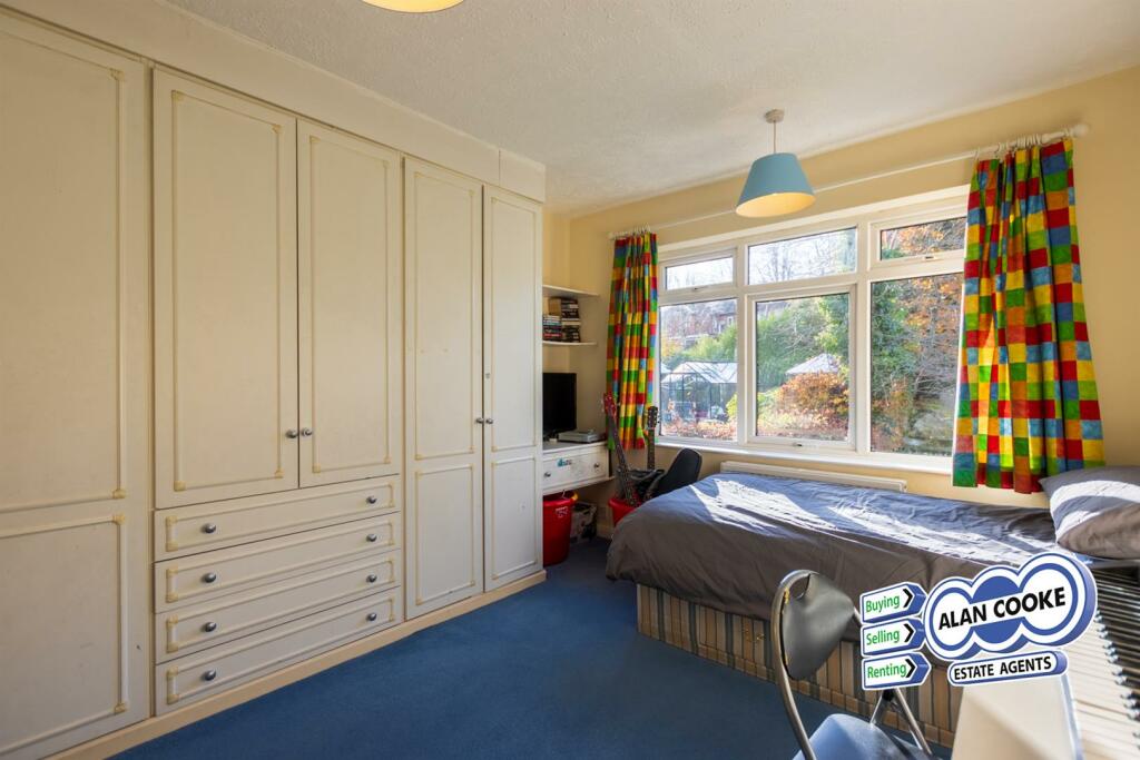 BEDROOM 2