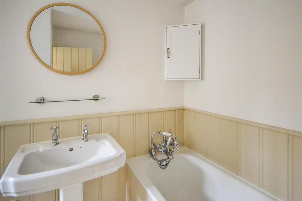 Bathroom.JPG