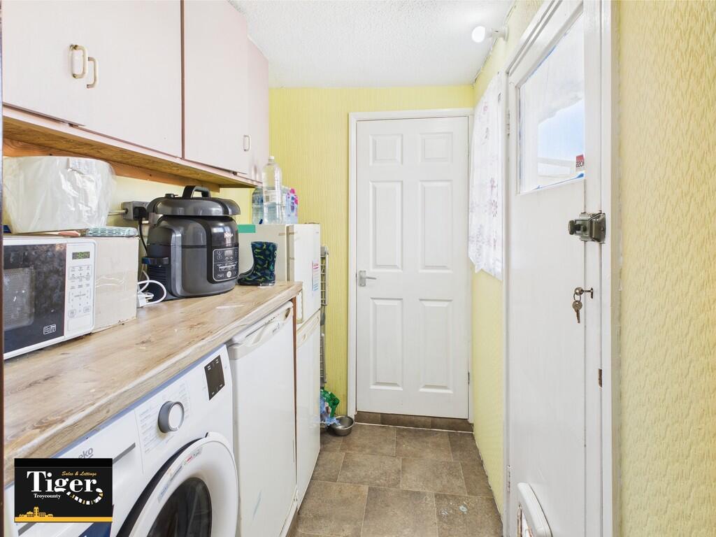 CAM02176G0-PR0575...