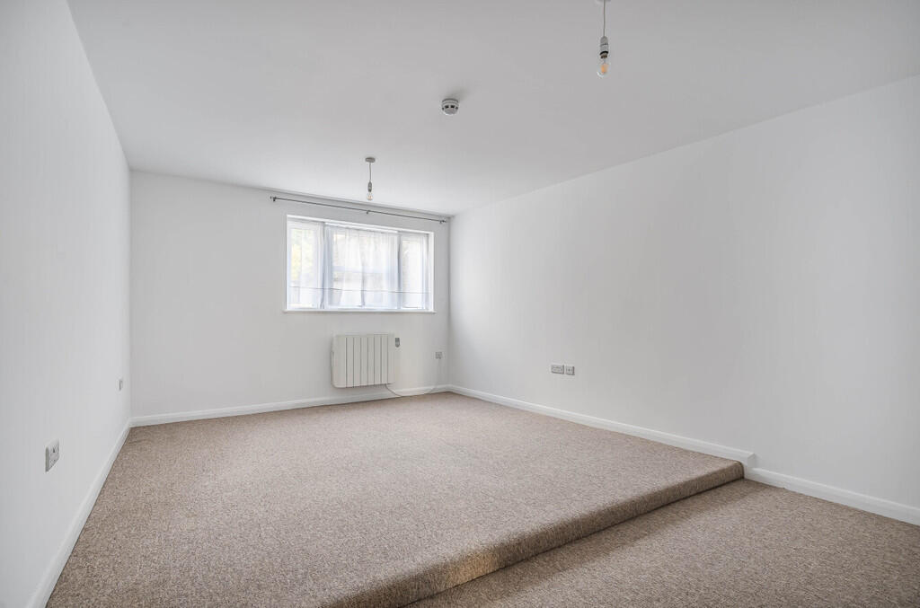 1297940-9-682ee8e...