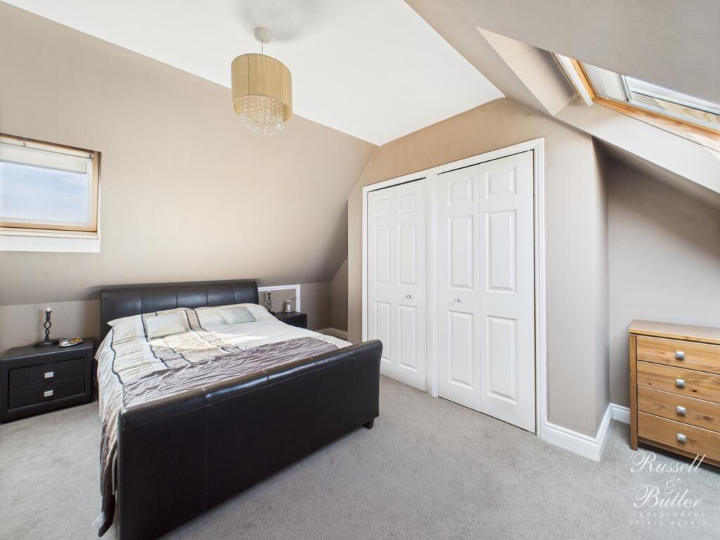 CAM02127G0-PR0300-STILL047