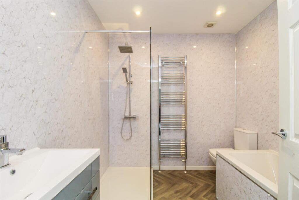 BATHROOM/W.C.