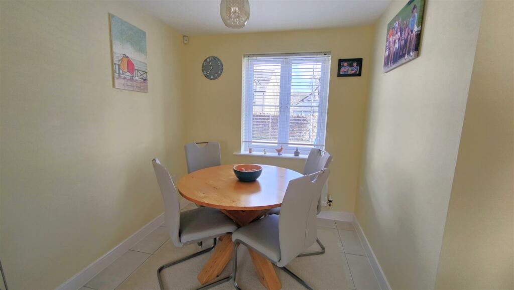 Dining Area.jpg