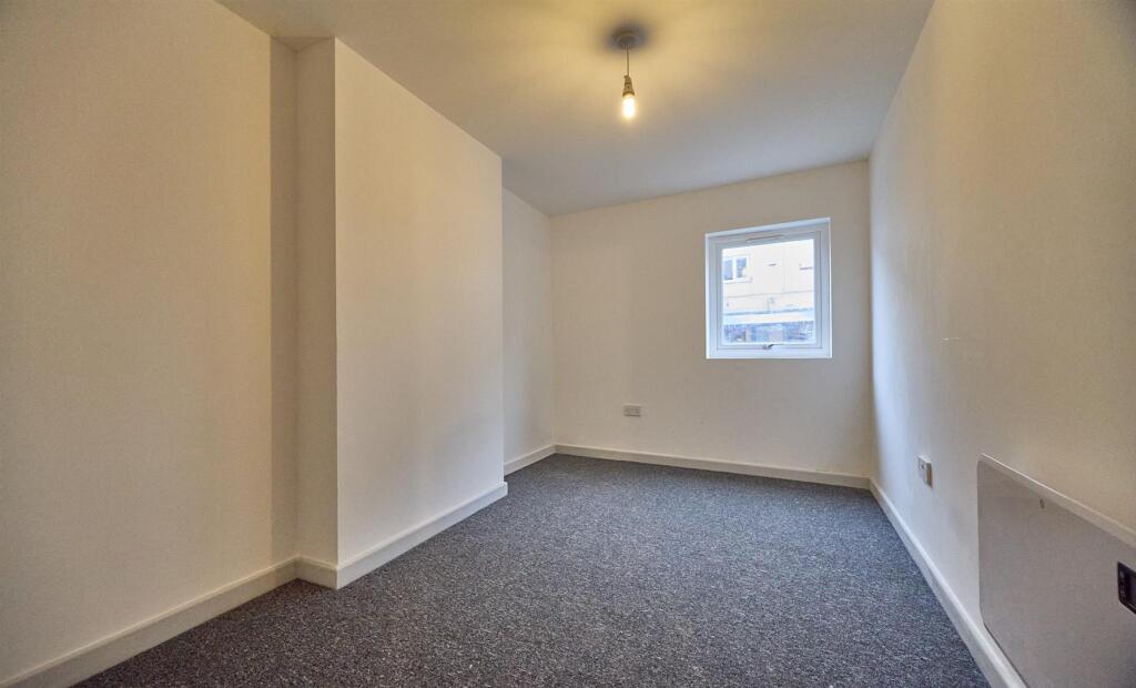 high street es 1.jpg