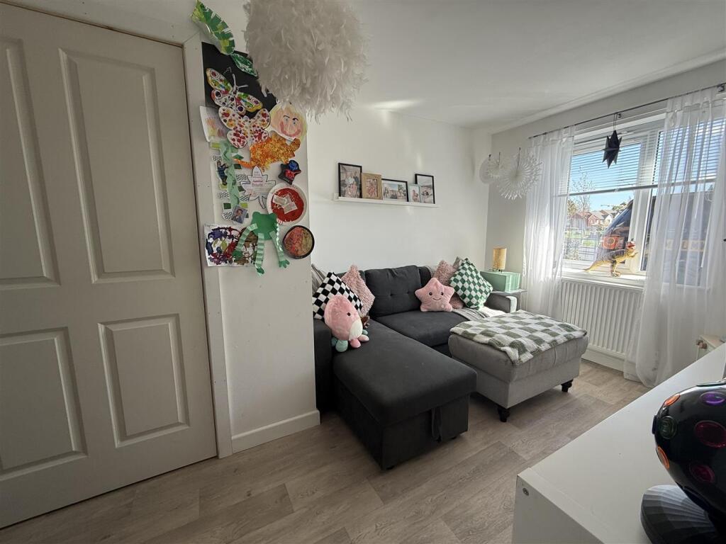 PLAY ROOM/HOME OFFICE