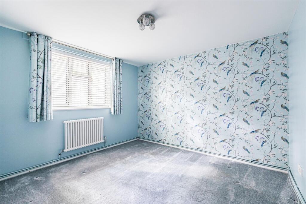 36 Birchwood, KT14 6DW - 5.jpg