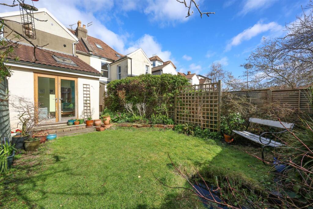 19 Cricklade Rd 12.JPG