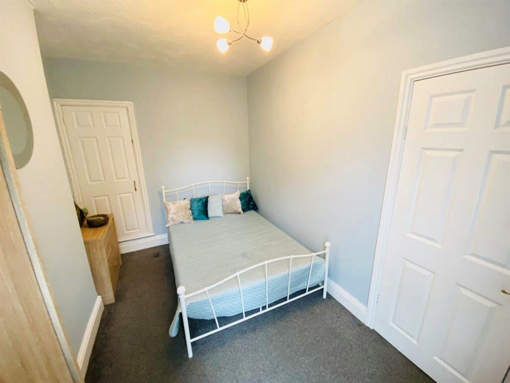 ROOM 3 - 4.jpg