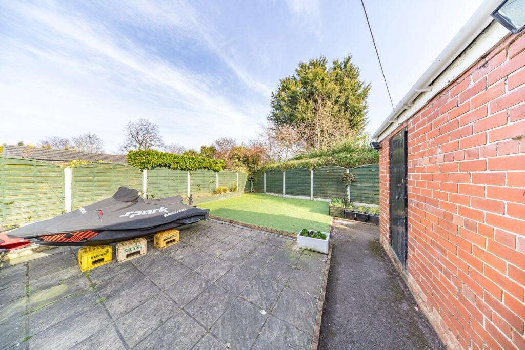 8 Albany Ave garden.jpg