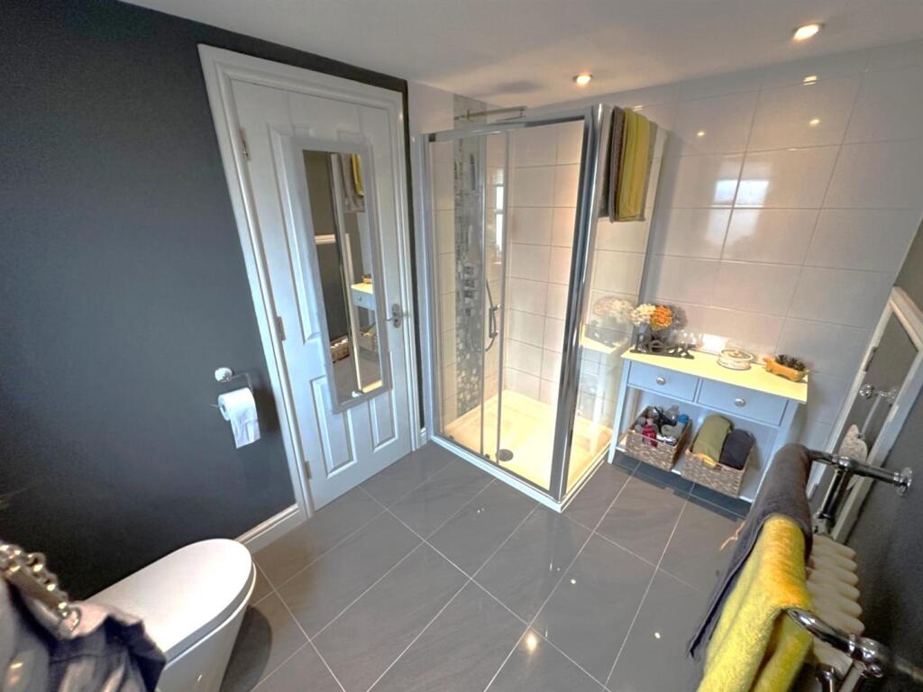 En suite shower room.jpg