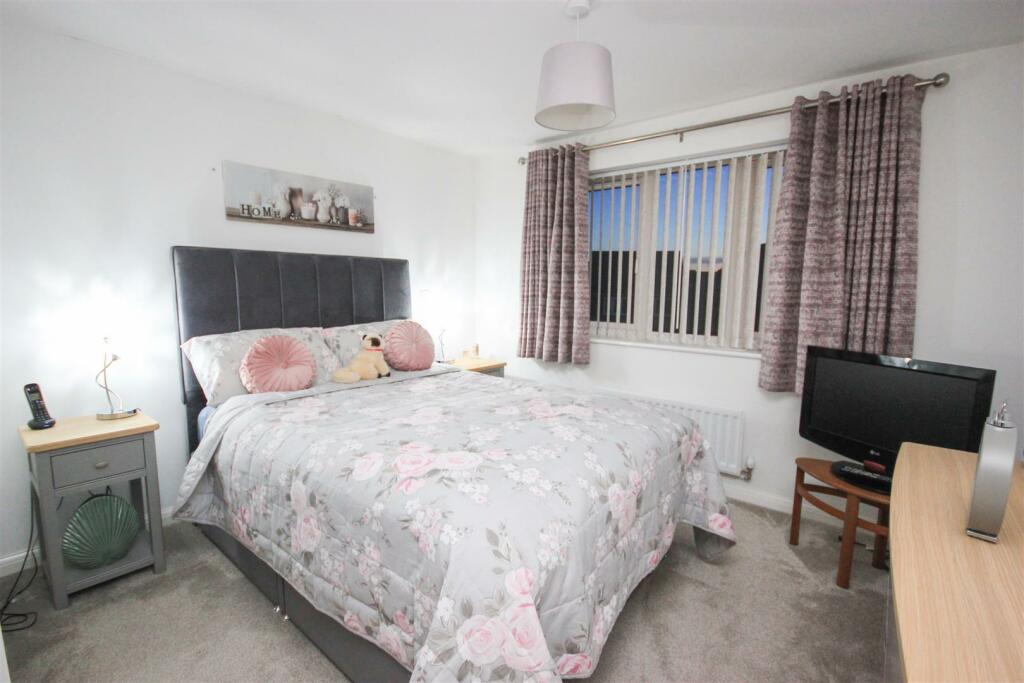 bed 1..jpg