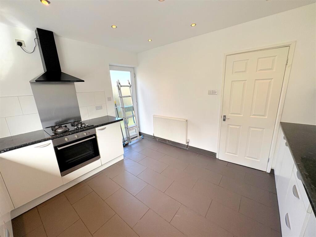 Kitchen c.jpg