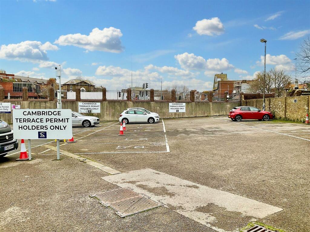 Parkng.jpg